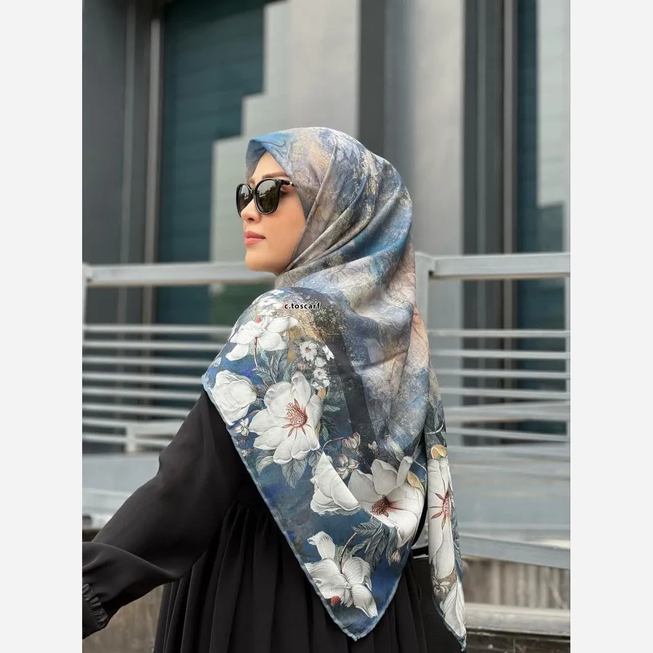 روسری نخی طرح پتینه دور گل سه بعدی