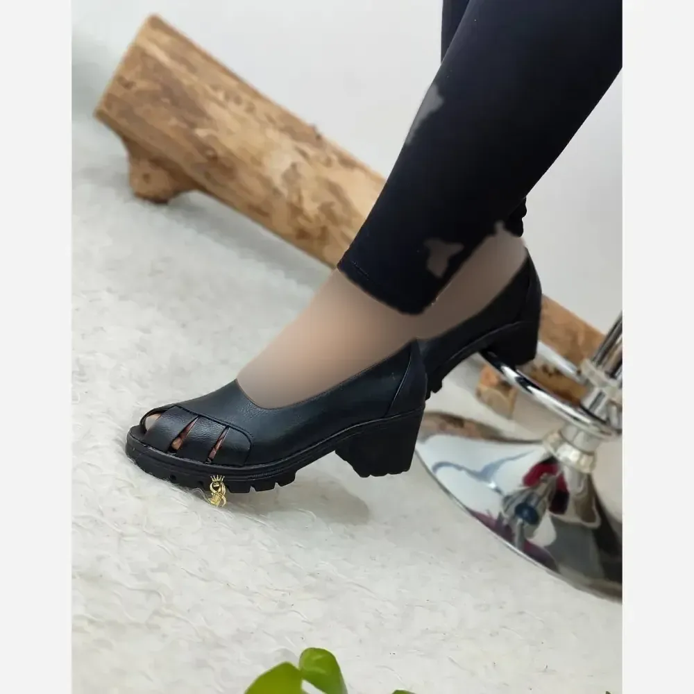 کفش طبی زنانه مدل لورانت ساینا رویه چرم صنعتی بیاله رنگ مشکی