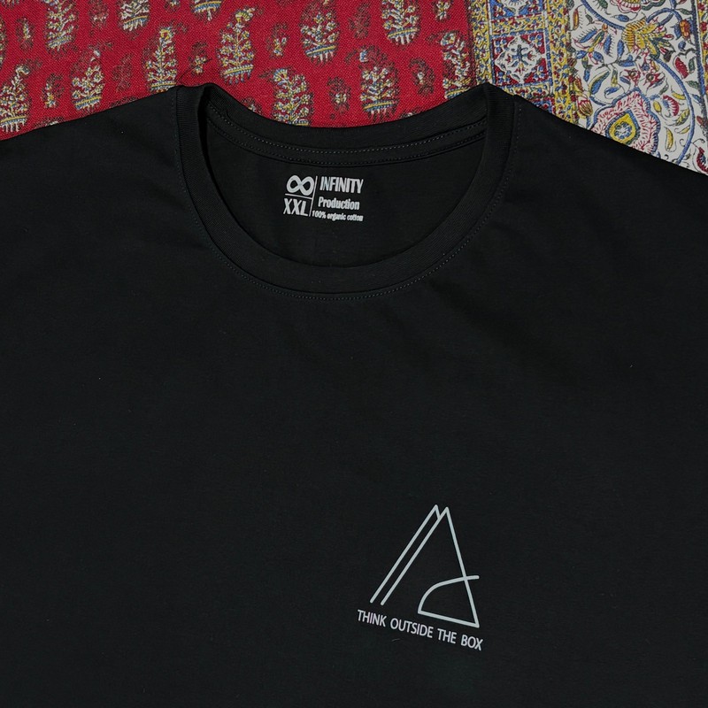 تی شرت مردانه نخی کلاسیک آستین کوتاه مدل Triangle