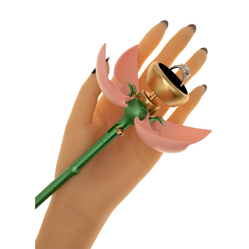 جعبه انگشتر داتینو مدل شاخه گل رز جاودان طرح بازشو