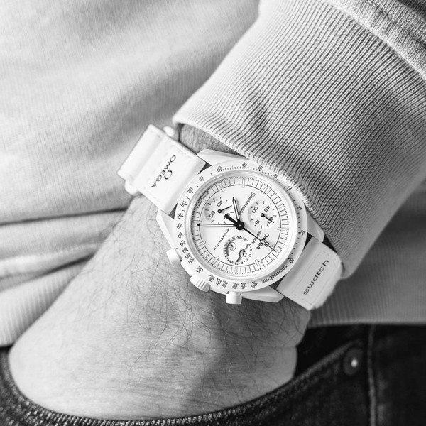 ساعت مچی عقربهای مکانیکی مدل Omega x Swatch Mission To Moonphase Snoopy