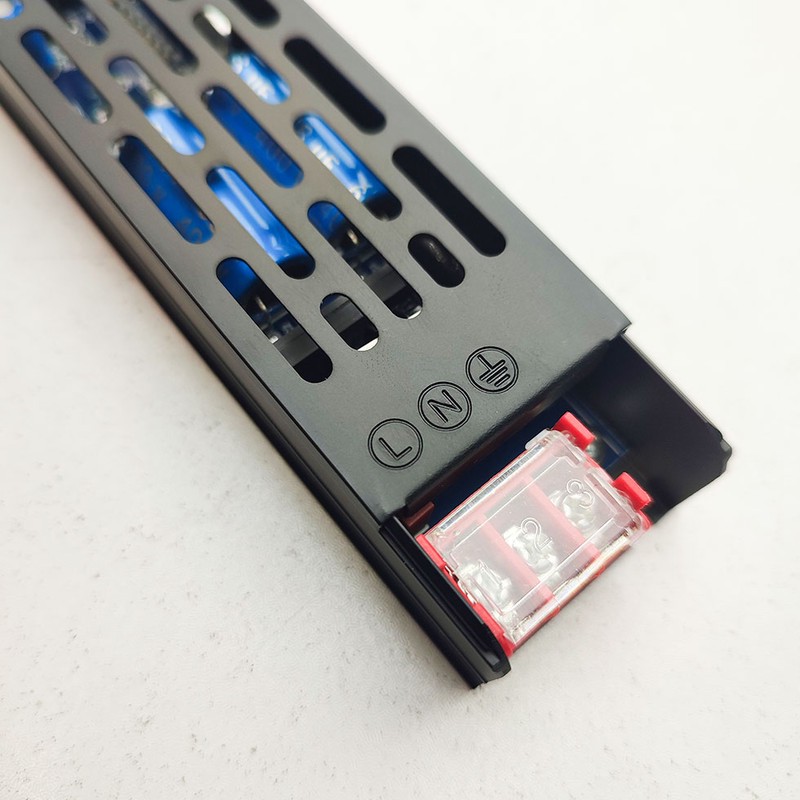 آداپتور سوئیچینگ 12 ولت 33 آمپر مدل MD-400W اسلیم