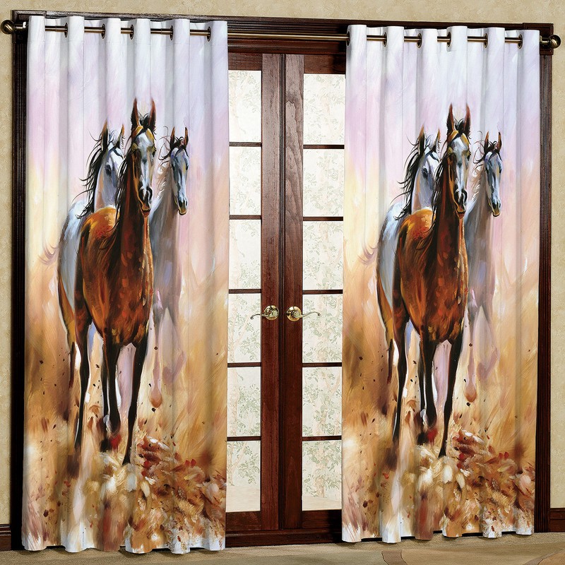 پرده مدل اسب مخمل پانچی کد 2126 سایز 200x140 سانتی متر